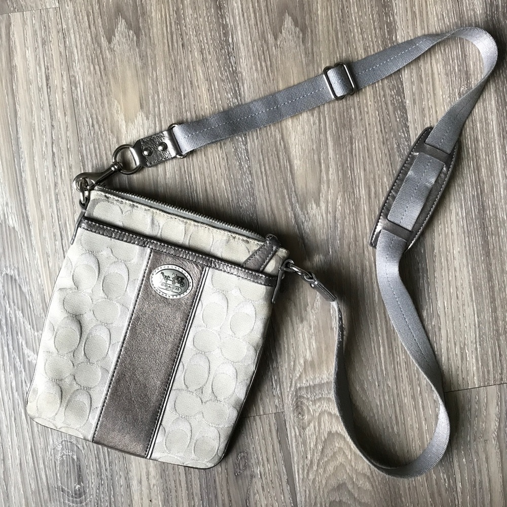 Coach Signature Swingpack Crossbody Bag